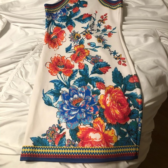 Dress - Picture 4 of 4